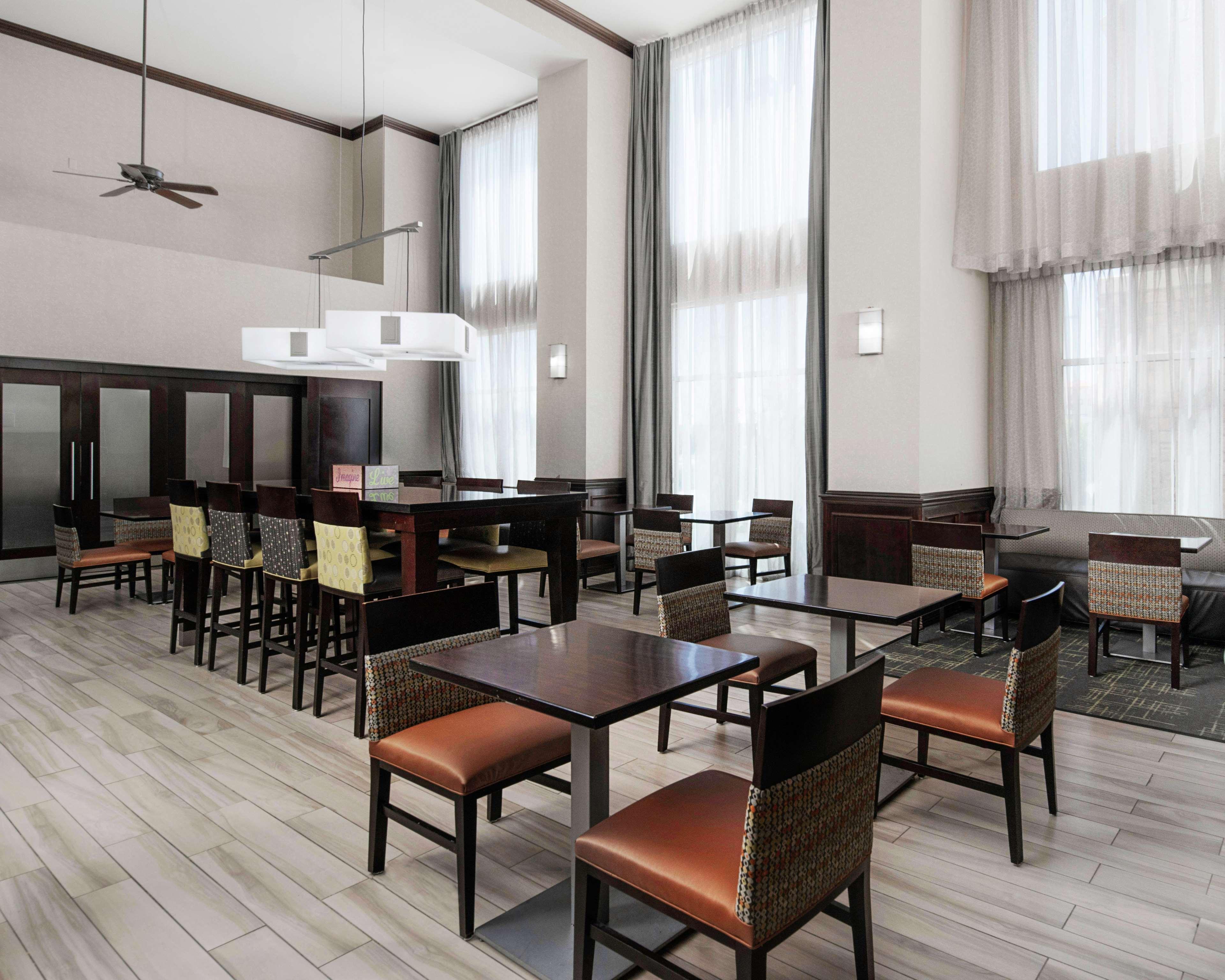 Hampton Inn & Suites Лъбък Екстериор снимка