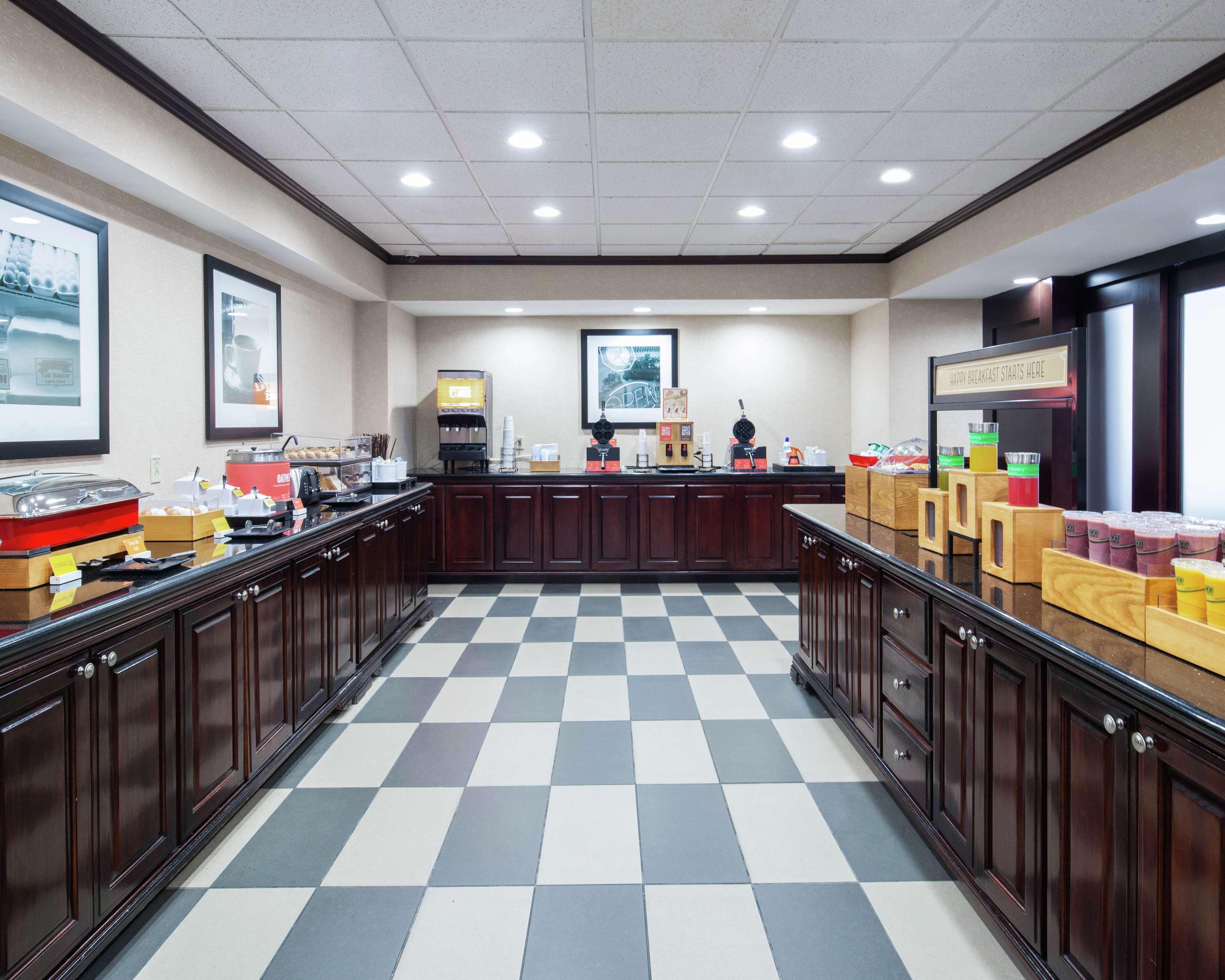 Hampton Inn & Suites Лъбък Екстериор снимка