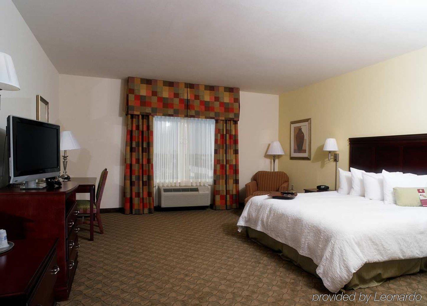 Hampton Inn & Suites Лъбък Стая снимка