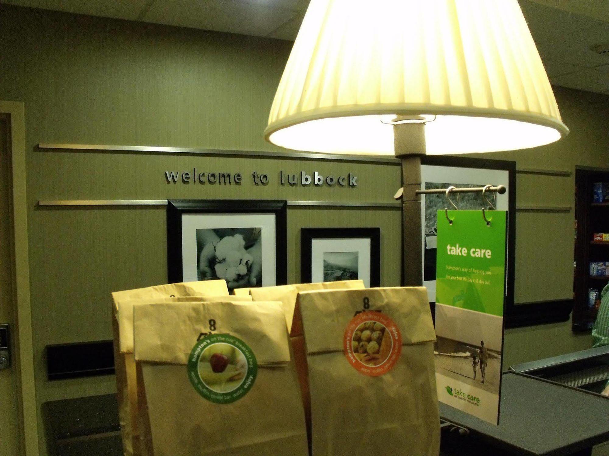 Hampton Inn & Suites Лъбък Интериор снимка