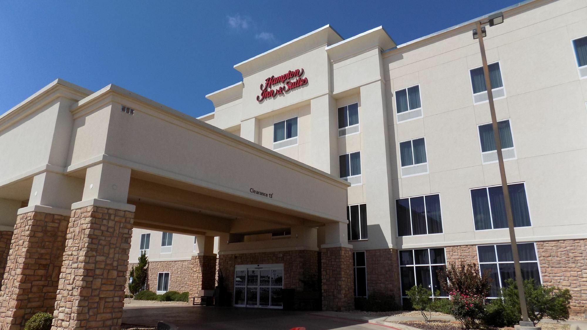 Hampton Inn & Suites Лъбък Екстериор снимка